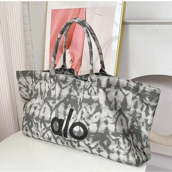 🌿🌿ALO Yoga Gray Pattern Tote Bag - Picture 1 of 3